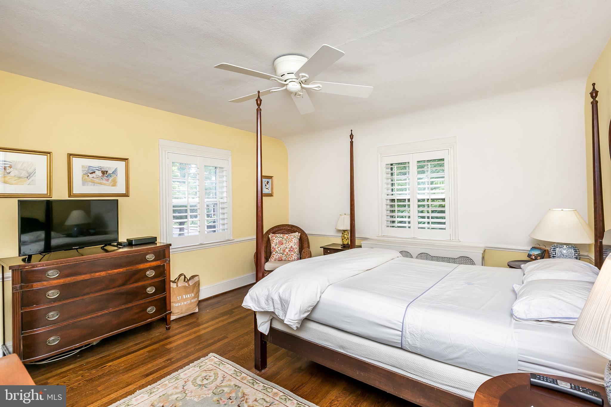 324 Broxton Road Baltimore, MD 21212 - Photo 23 of 45 Spacious master Bedroom