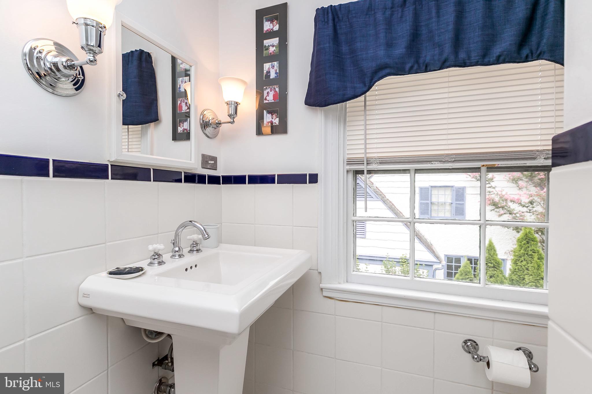 324 Broxton Road Baltimore, MD 21212 - Photo 26 of 45 Second full bath