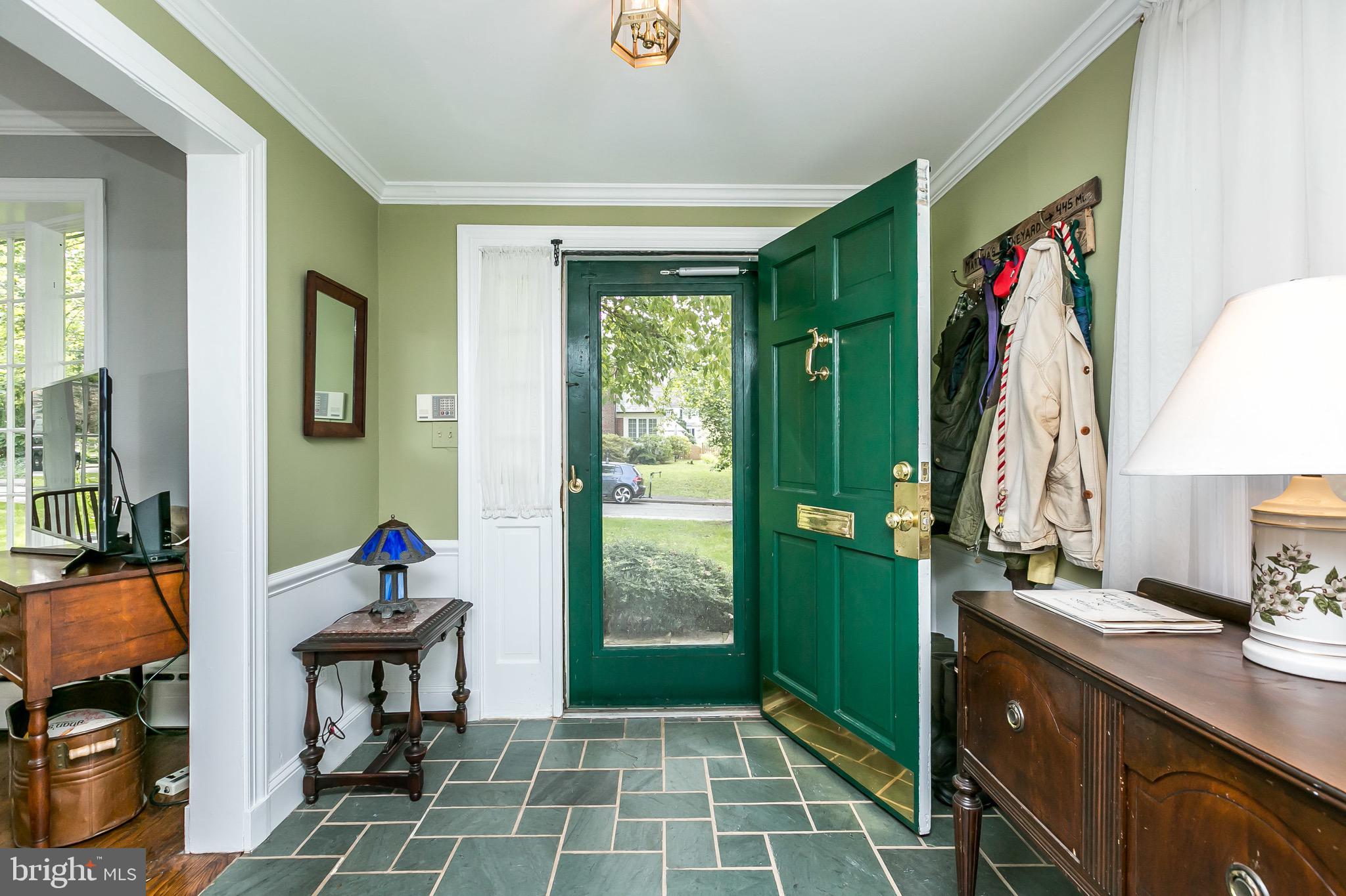 324 Broxton Road Baltimore, MD 21212 - Photo 4 of 45 A welcoming foyer provides a gracious entry