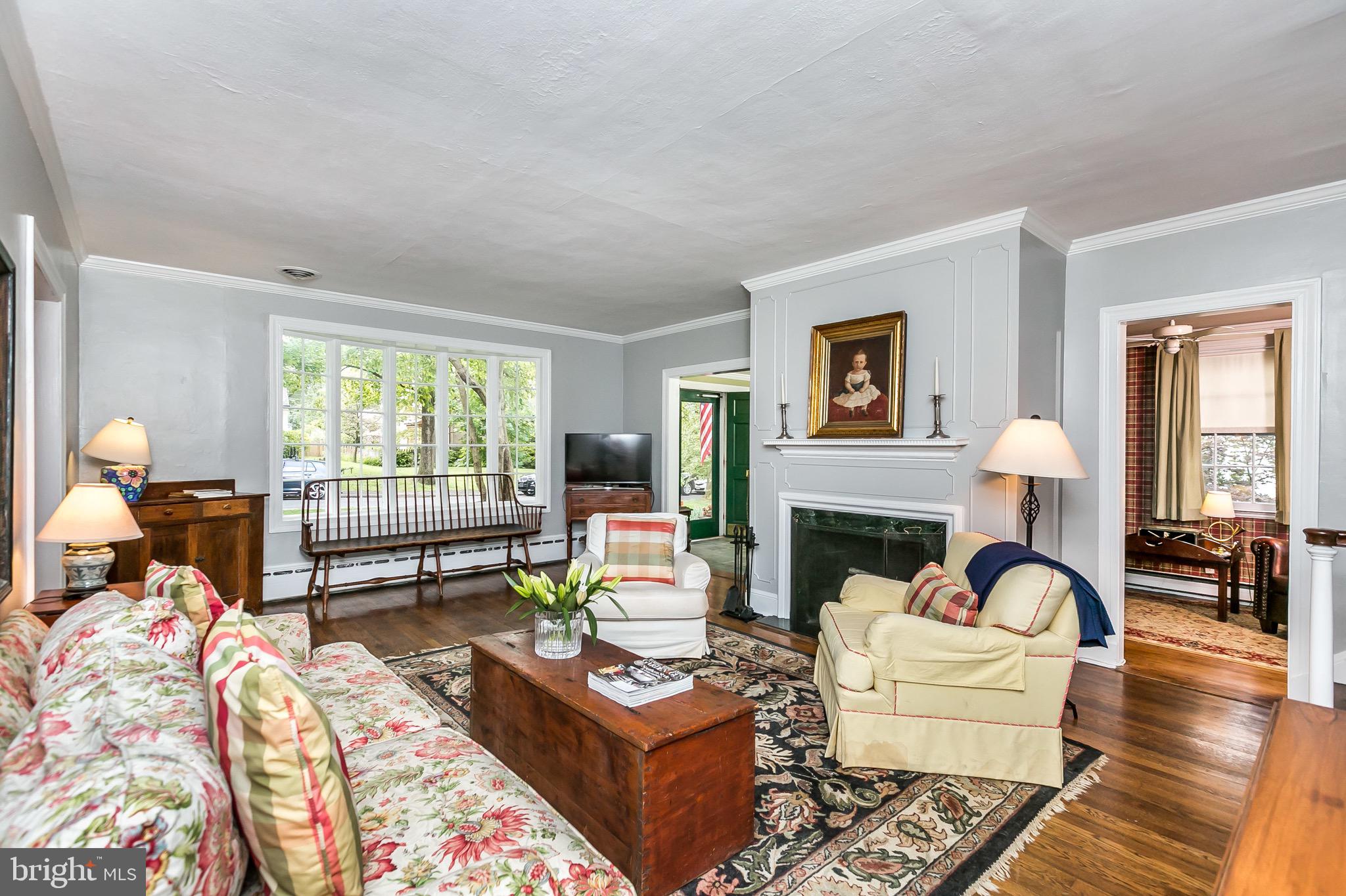 324 Broxton Road Baltimore, MD 21212 - Photo 6 of 45 A wood-burning fireplace and gorgeous bay window
