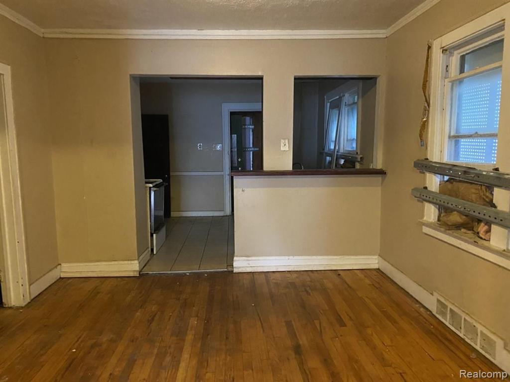 8032 Jackson Avenue Warren, MI 48089 - Photo 4 of 13