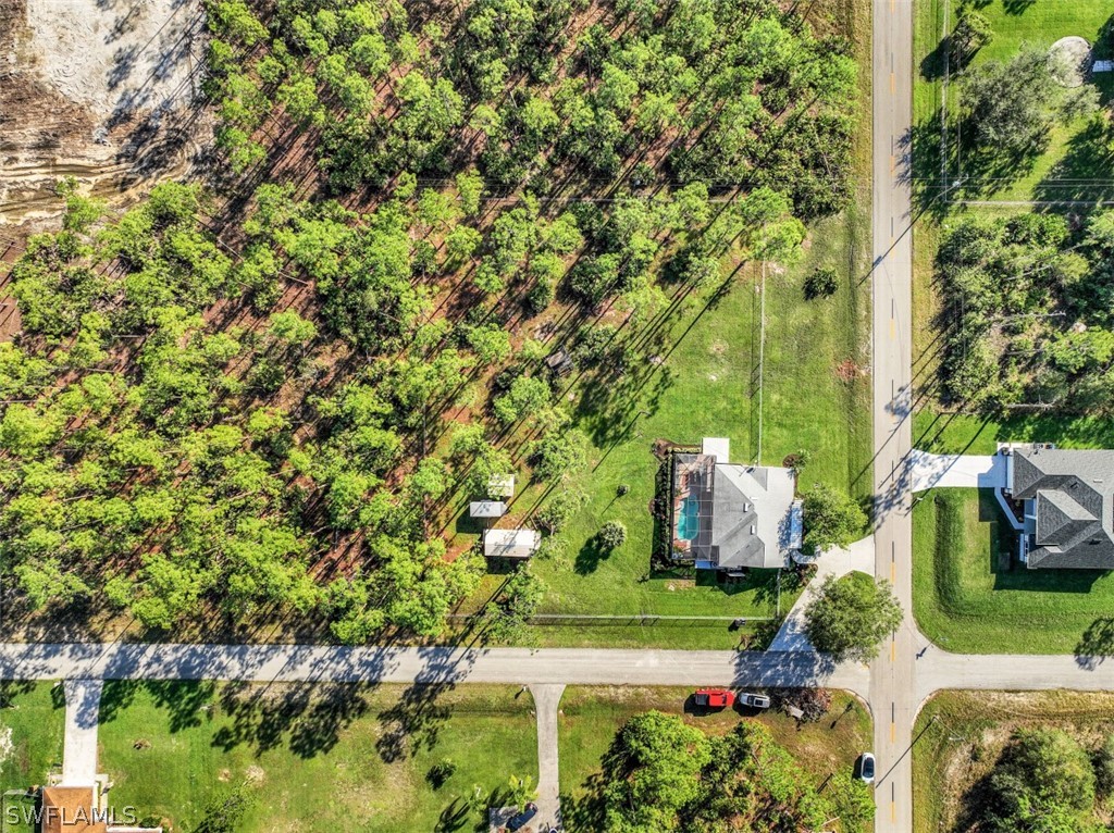 701 East 14th Street Lehigh Acres, FL 33972 - Photo 30 of 31 a backyard of a house with lots of green space