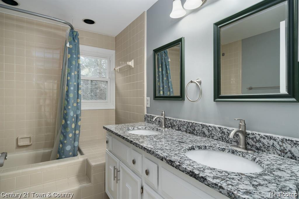 1275 Cobridge Drive Rochester Hills, MI 48306 - Photo 26 of 39
