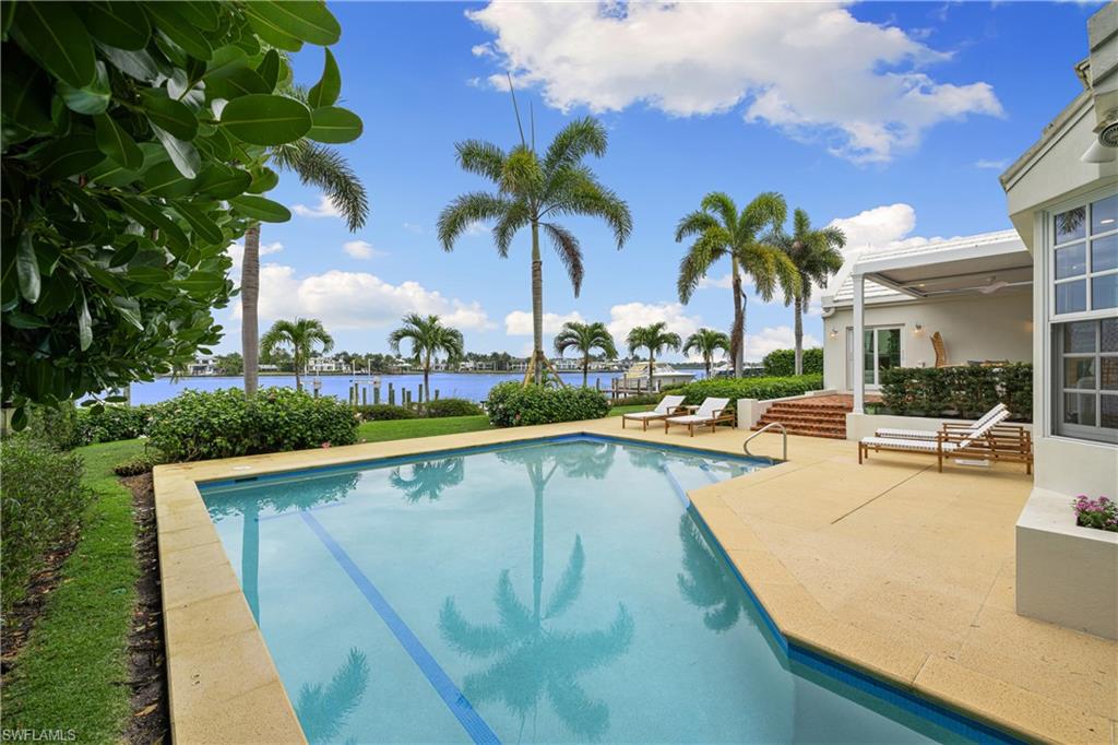 901 Galleon Drive Naples, FL 34102 - Photo 38 of 40