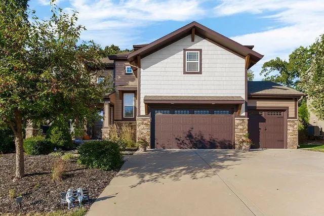 $695,000 | 9726 Apple Blossom Lane, Parkville, MO 64152