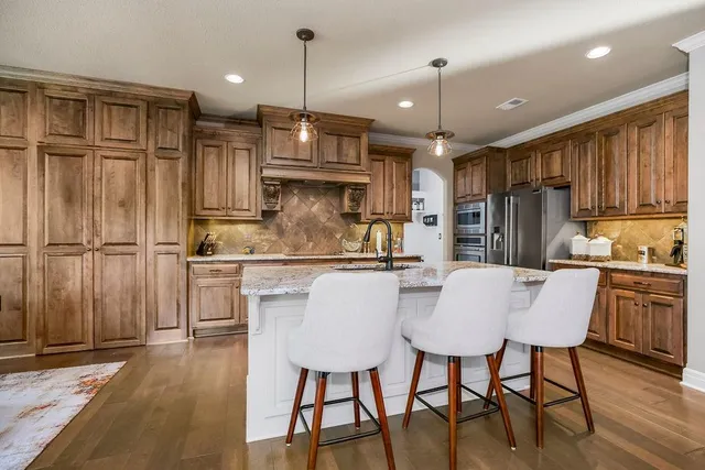 $695,000 | 9726 Apple Blossom Lane, Parkville, MO 64152