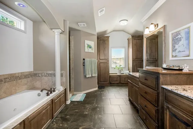 $695,000 | 9726 Apple Blossom Lane, Parkville, MO 64152