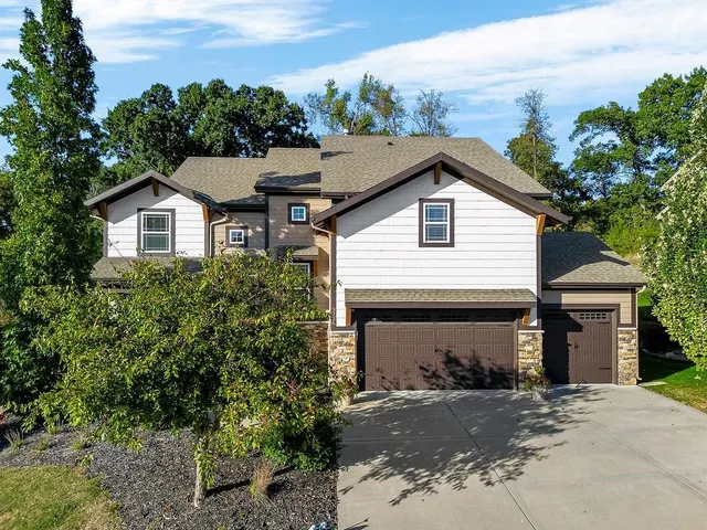 $695,000 | 9726 Apple Blossom Lane, Parkville, MO 64152