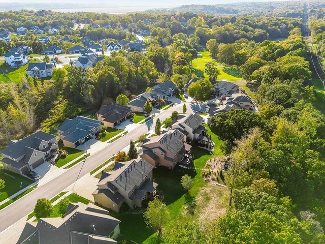 $695,000 | 9726 Apple Blossom Lane, Parkville, MO 64152