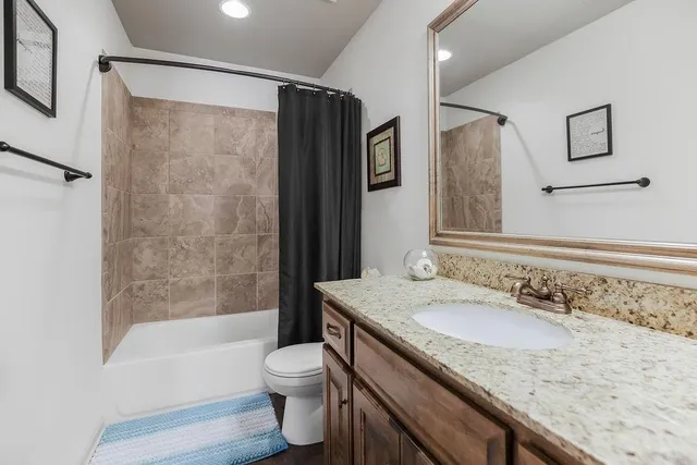 $695,000 | 9726 Apple Blossom Lane, Parkville, MO 64152