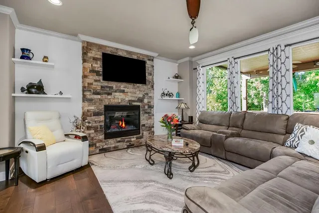 $695,000 | 9726 Apple Blossom Lane, Parkville, MO 64152