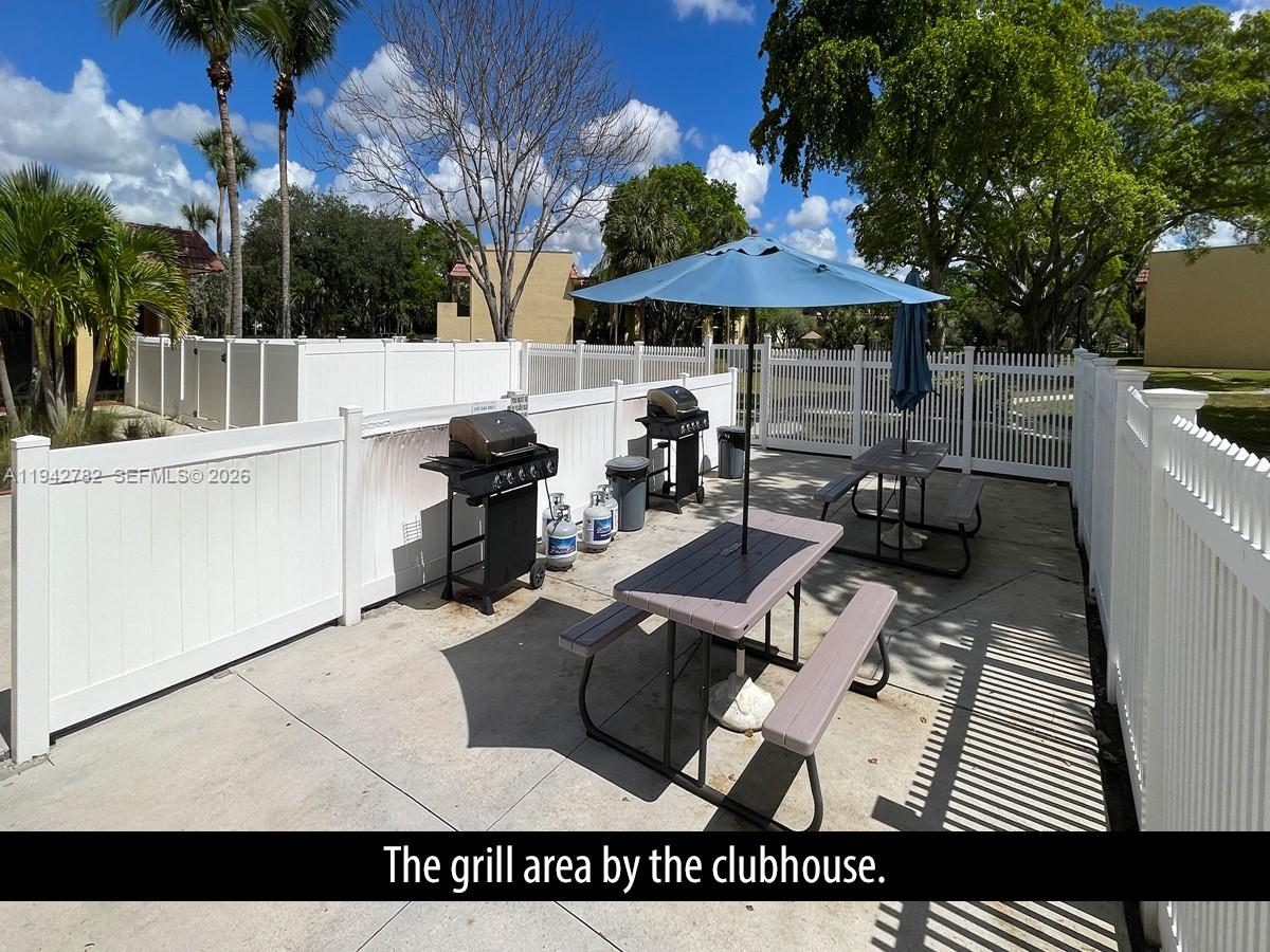892 Southwest 9th St Circle, Unit 4 Boca Raton, FL 33486 - Photo 22 of 28 a view of kitchen with outdoor seating