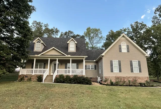 an empty room with wooden floor and mirror