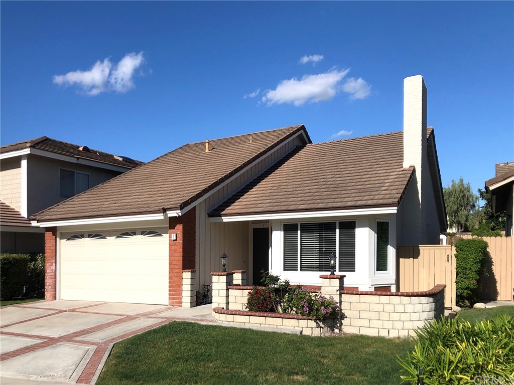 a view of a house with backyard and porch