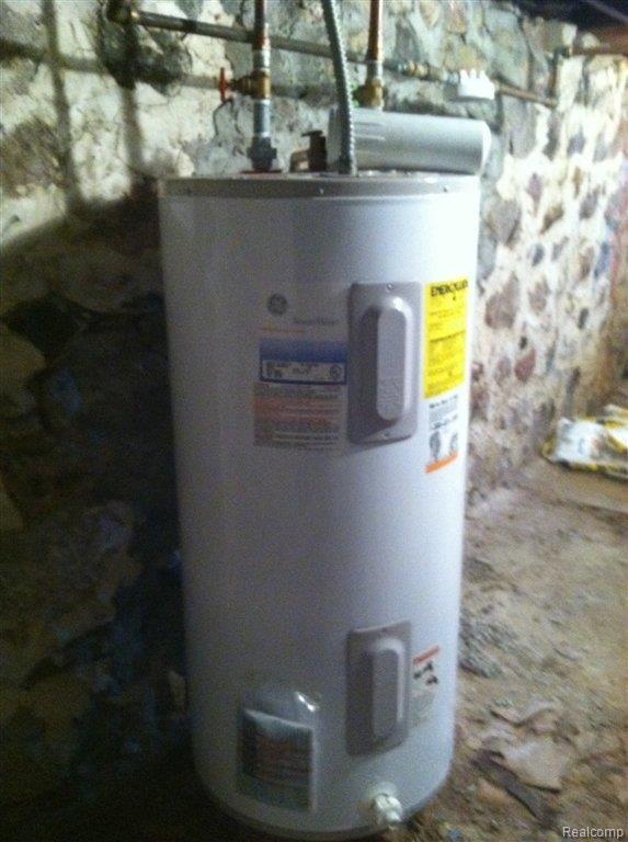 400 Angle Road Lapeer, MI 48446 - Photo 12 of 12 400 angle hotwater.JPG