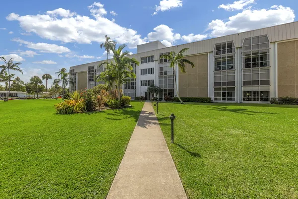 $1,845 | 3040 Northeast 16th Avenue, Unit 408, Oakland Park, FL 33334
