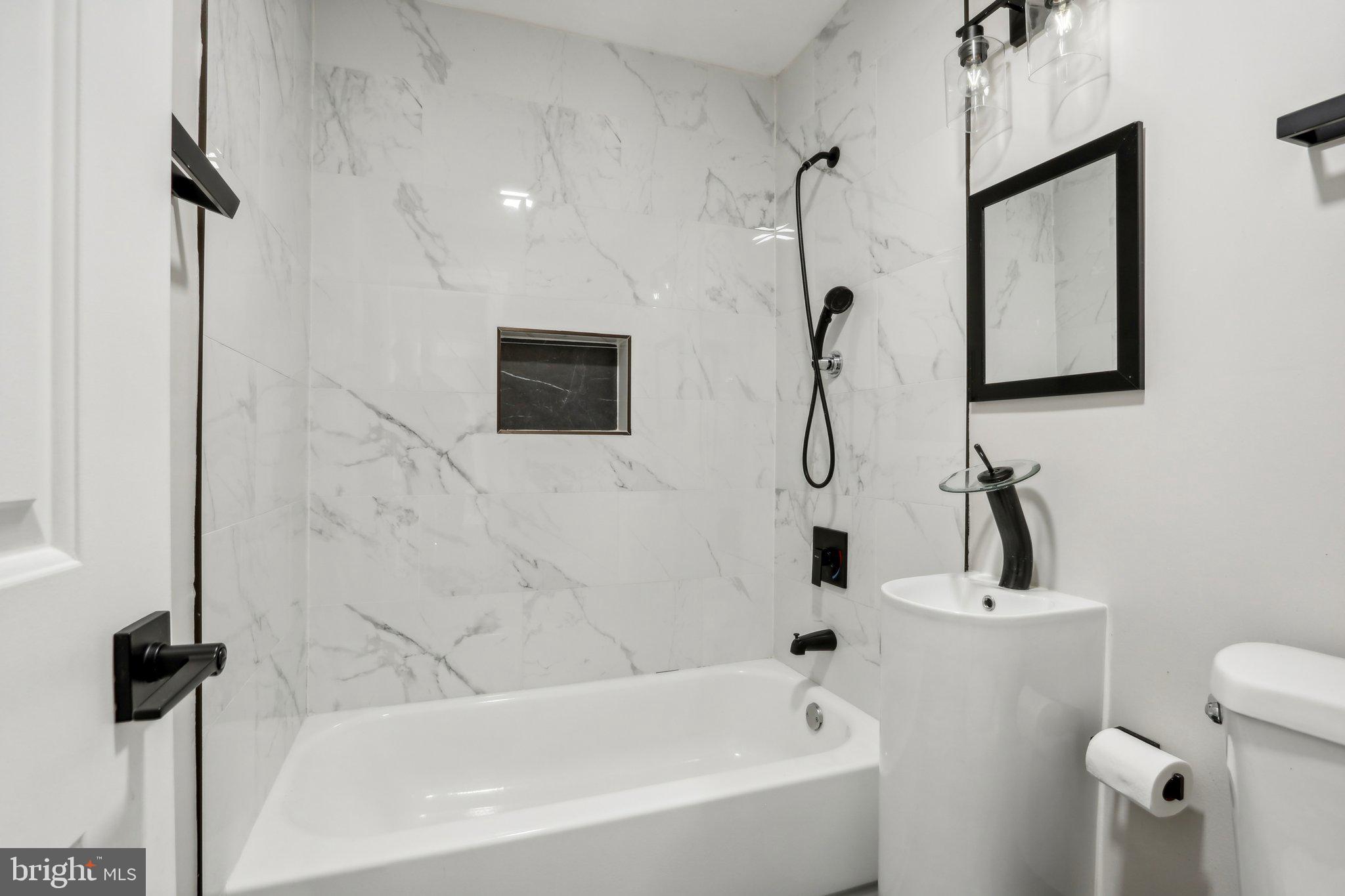 935 Mt Road Burlington, NJ 08016 - Photo 27 of 36 a bathroom with a sink mirror and a bathtub