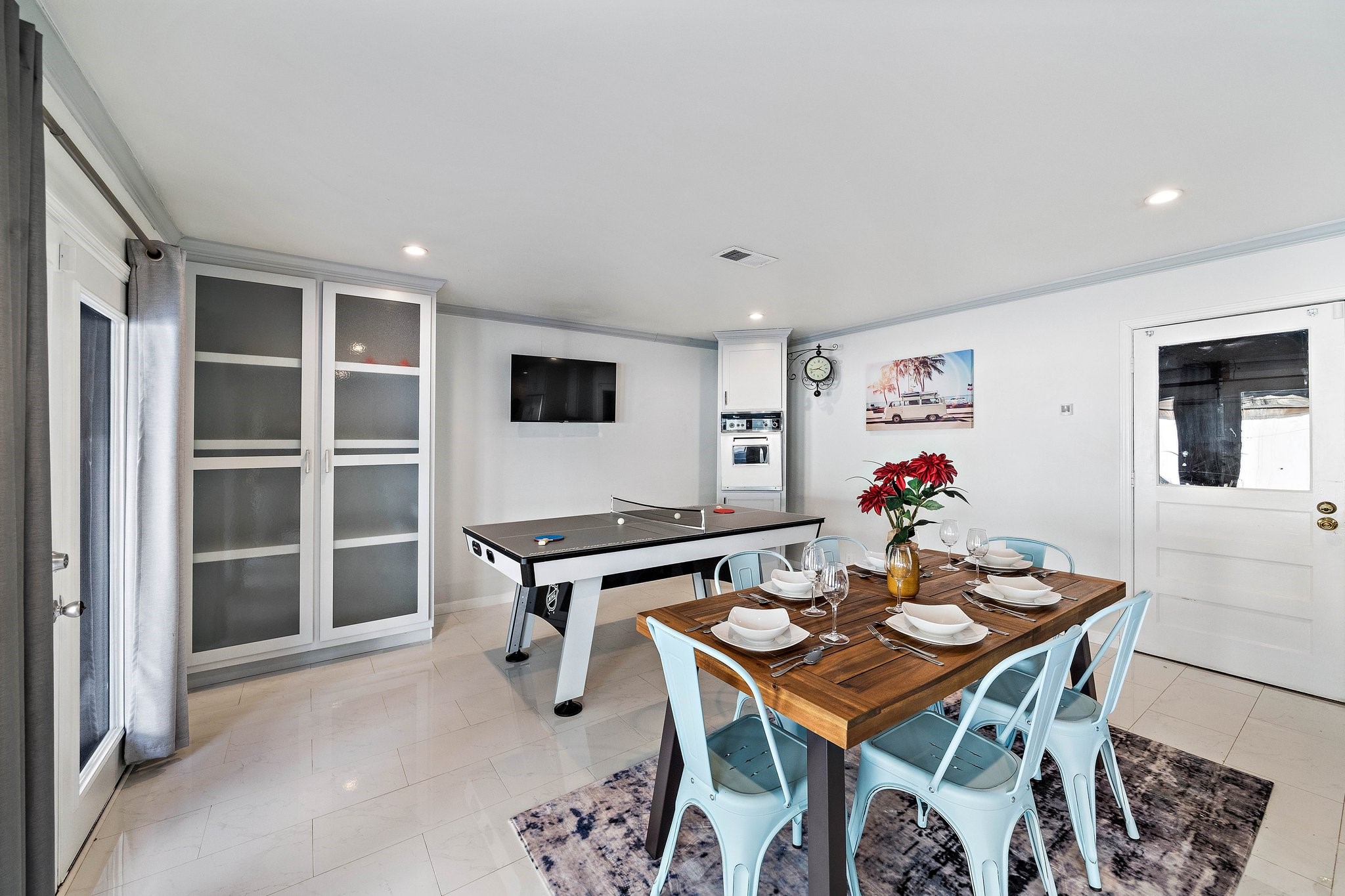 1825 Locksford Street Houston, TX 77008 - Photo 18 of 30 a view of a dining room with furniture and a window