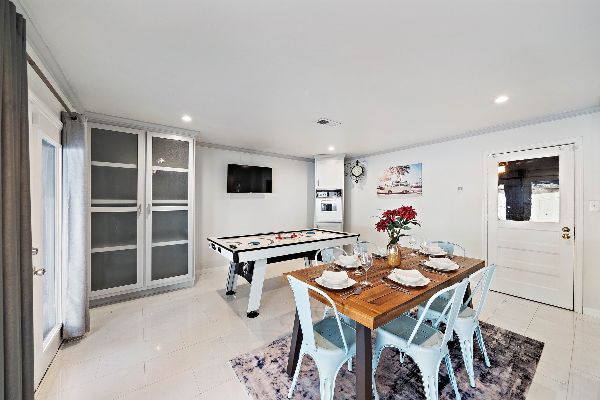 1825 Locksford Street Houston, TX 77008 - Photo 19 of 30 a view of a dining room with furniture and a window
