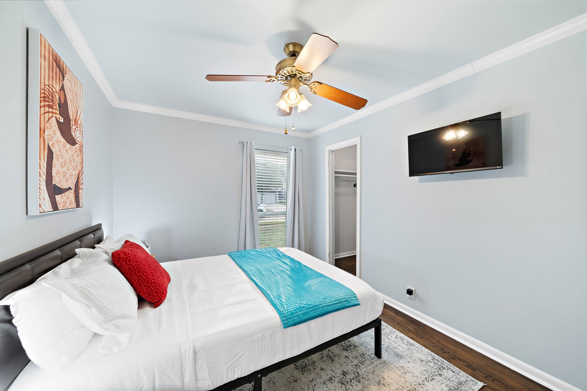 1825 Locksford Street Houston, TX 77008 - Photo 22 of 30 a bedroom with a bed and a flat screen tv