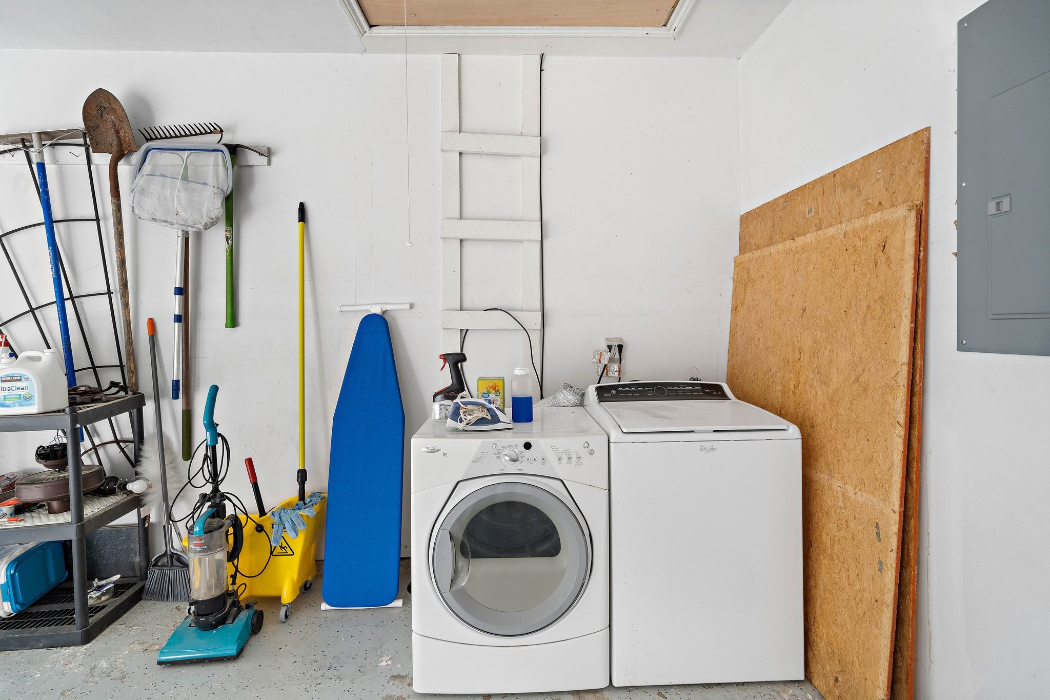 1825 Locksford Street Houston, TX 77008 - Photo 30 of 30 a utility room with dryer and washer