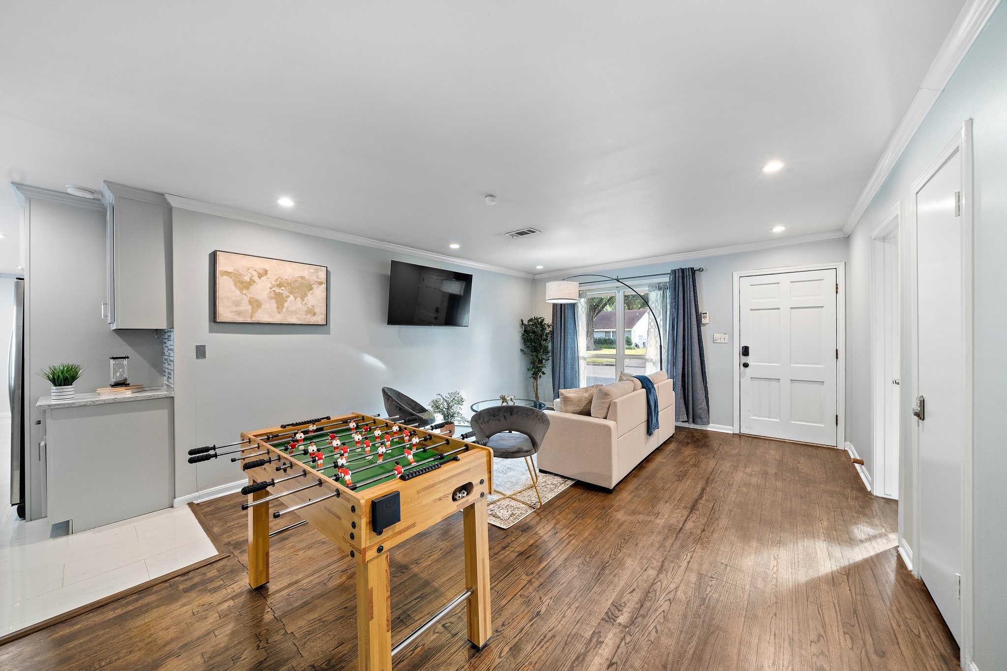 1825 Locksford Street Houston, TX 77008 - Photo 9 of 30 a living room with furniture and a wooden floor