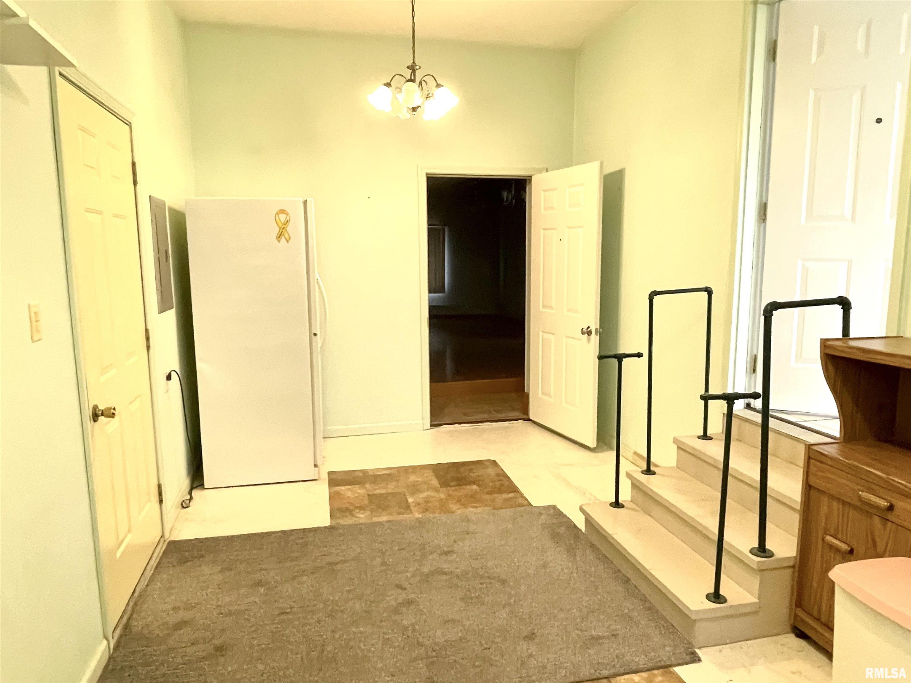 1108 Medlin Road Centralia, IL 62801 - Photo 3 of 23