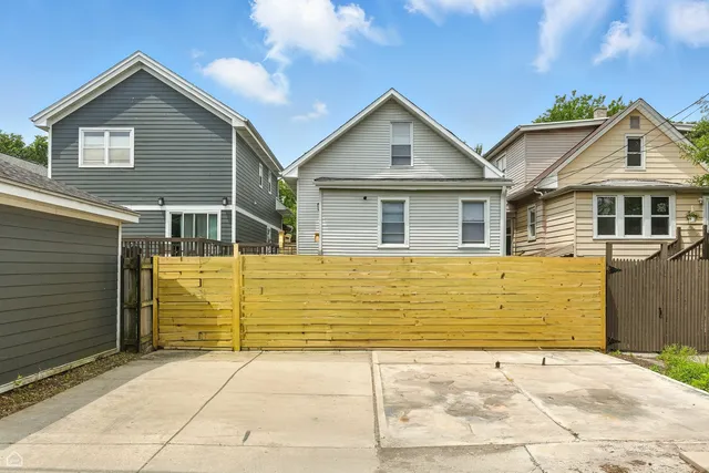 $4,600 | 1024 South Ridgeland Avenue, Oak Park, IL 60304