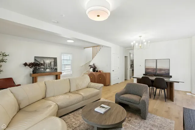 $4,600 | 1024 South Ridgeland Avenue, Oak Park, IL 60304