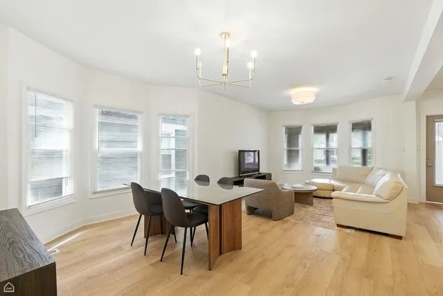 $4,600 | 1024 South Ridgeland Avenue, Oak Park, IL 60304