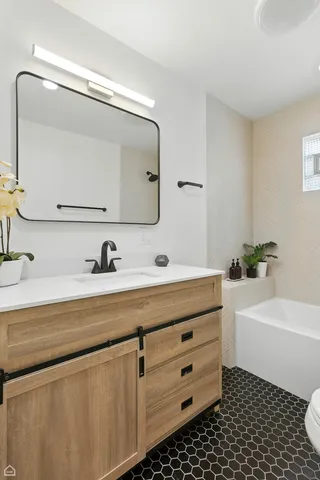 $4,600 | 1024 South Ridgeland Avenue, Oak Park, IL 60304