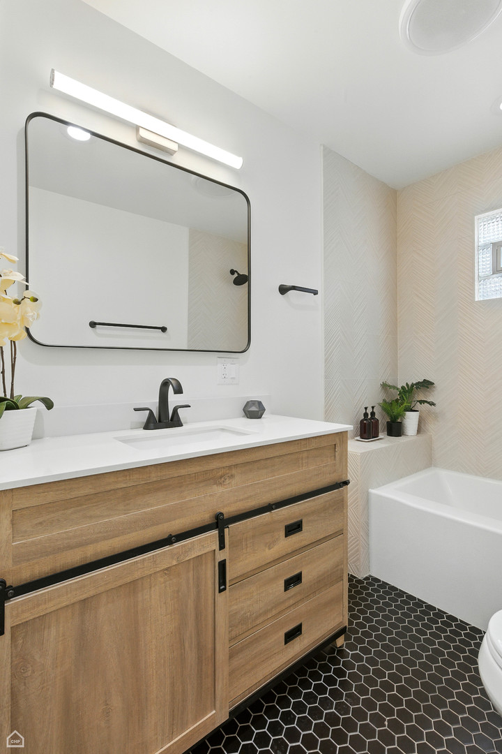 1024 South Ridgeland Avenue Oak Park, IL 60304 - Photo 9 of 22