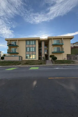$2,495 | 190 Eastmoor Avenue, Unit 10, Daly City, CA 94015
