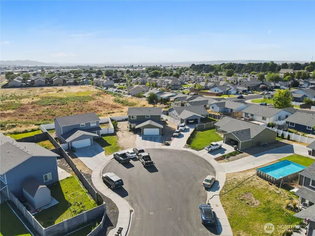 a view of a terrace with couches and city view