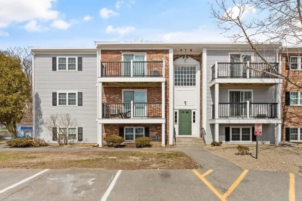 $2,400 | 5 Chapel Hill Drive, Unit 12, Plymouth, MA 02360