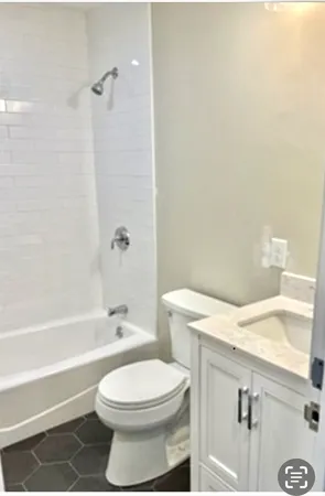 $2,400 | 5 Chapel Hill Drive, Unit 12, Plymouth, MA 02360