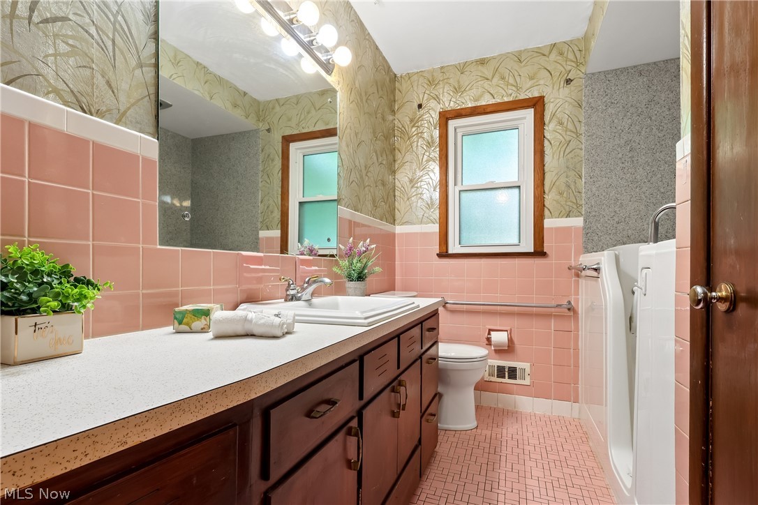 15186 Drake Road Strongsville, OH 44136 - Photo 17 of 50 Gallery Image 17