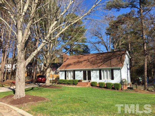 This cut-de-sac home is in an extremely convenient location!