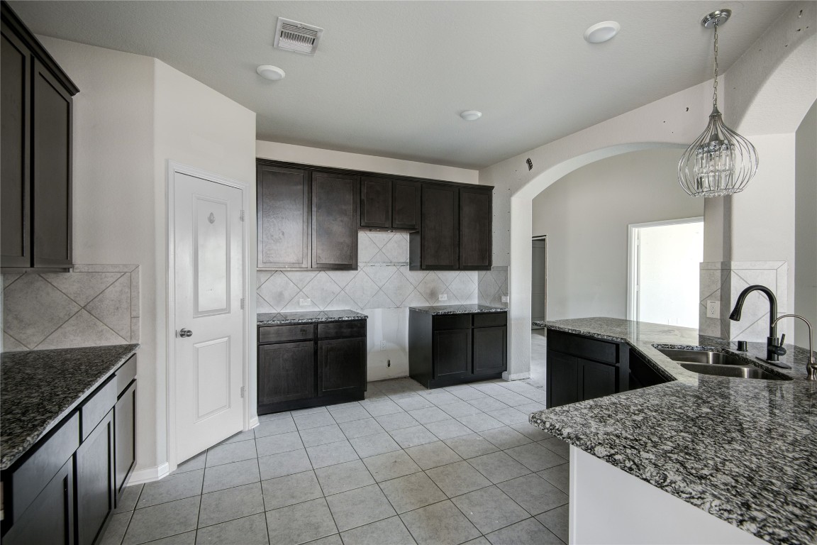 10406 Sill Prairie Drive Rosharon, TX 77583 - Photo 9 of 23