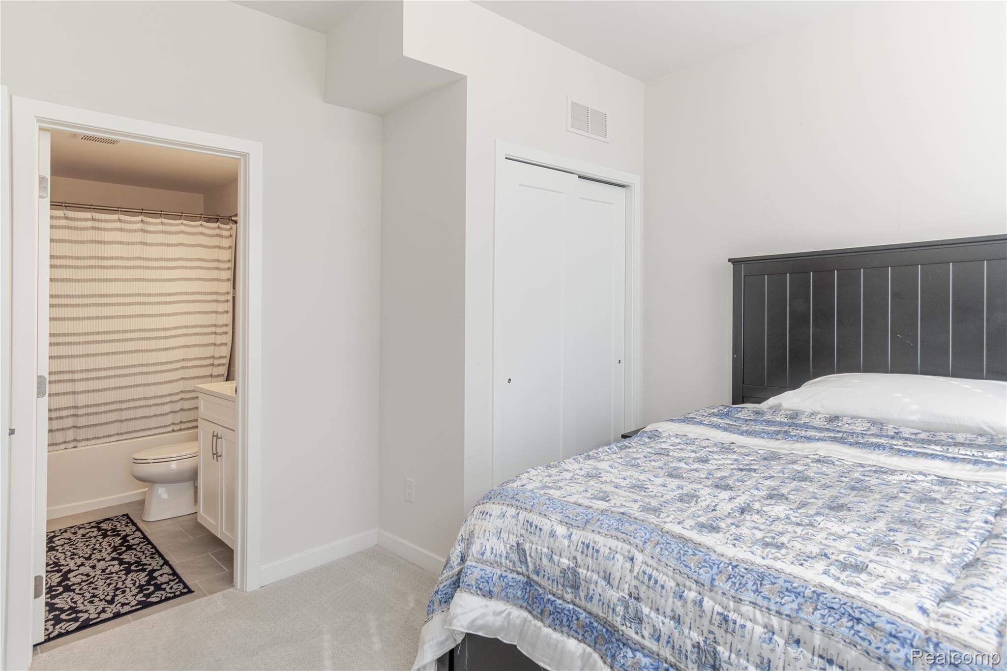2963 Aughton Road Ann Arbor, MI 48105 - Photo 8 of 46 2963 Aughton-10.jpg
