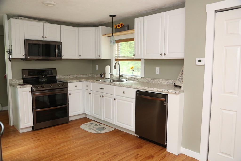 136 Rhode Island Road Lakeville, MA 02347 - Photo 12 of 30 Gallery Image 12