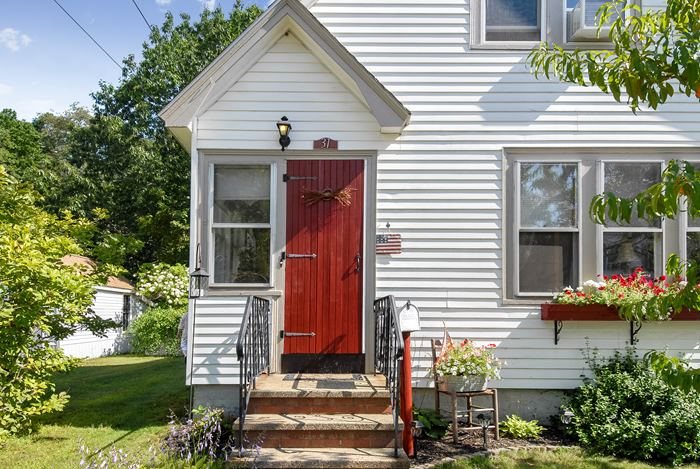 31 Linden Street Rochester, NH 03867 - Photo 2 of 30