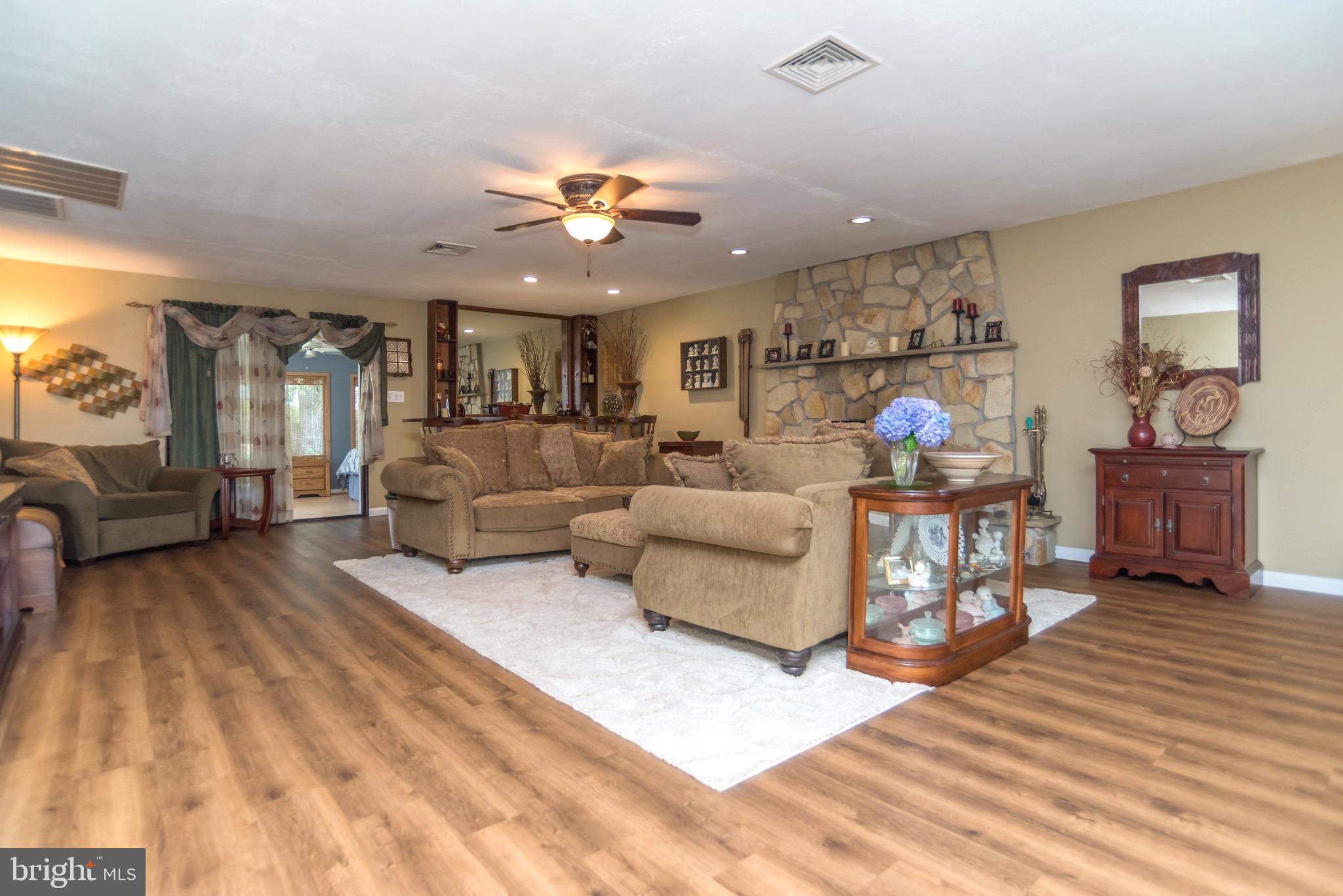 114 Timber Lane Levittown, PA 19054 - Photo 1 of 33