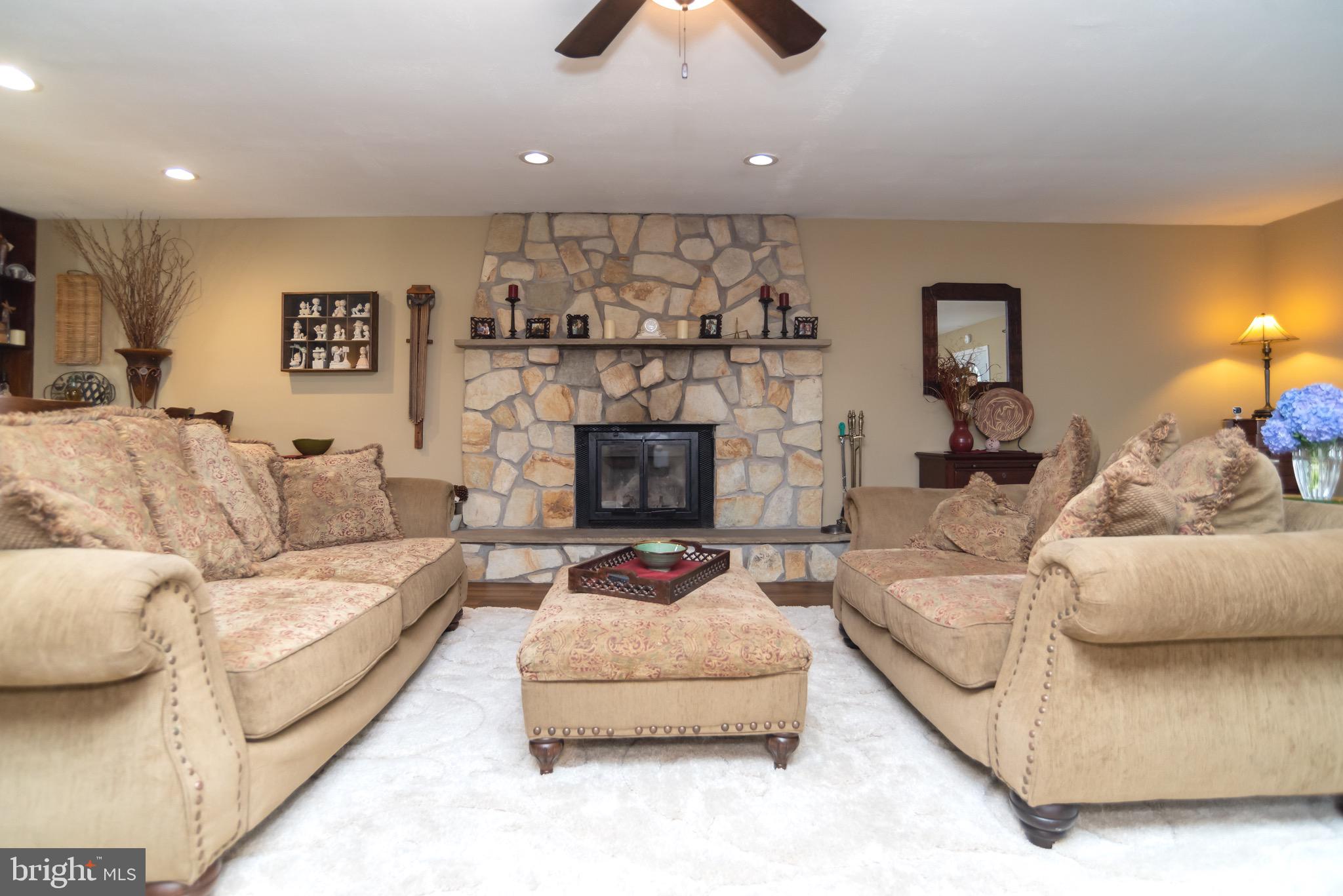 114 Timber Lane Levittown, PA 19054 - Photo 2 of 33