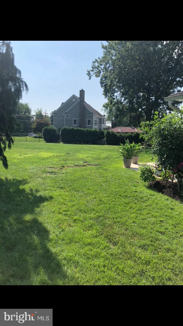 114 Timber Lane Levittown, PA 19054 - Photo 30 of 33