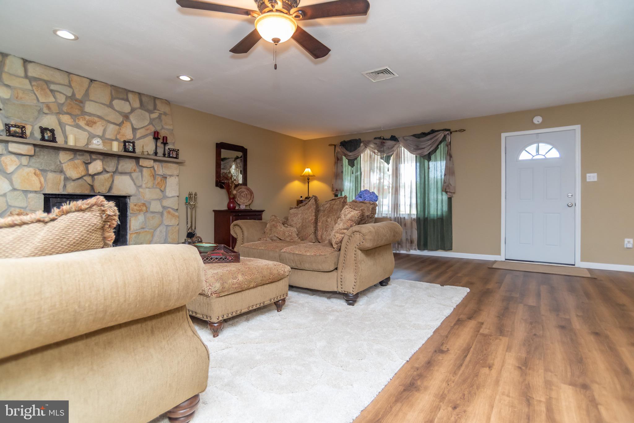 114 Timber Lane Levittown, PA 19054 - Photo 6 of 33