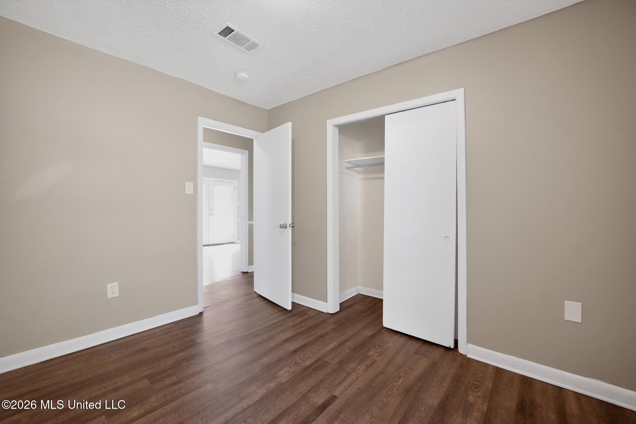 206 Valley Ridge Drive Jackson, MS 39206 - Photo 22 of 34 22_206_Valley_Ridge_Dr-Bedroom-8021