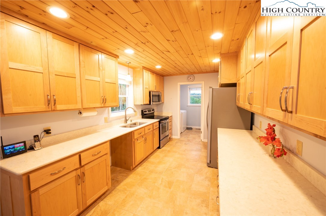 355 Chestnut Knob Road Boone, NC 28607 - Photo 12 of 45 Gallery Image 12