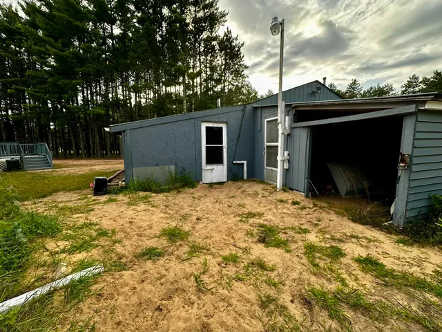 $195,000 | 1068 10th Avenue, Hancock, WI 54943