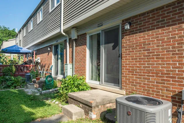 $240,000 | 3305 Williamsburg Road, Ann Arbor, MI 48108